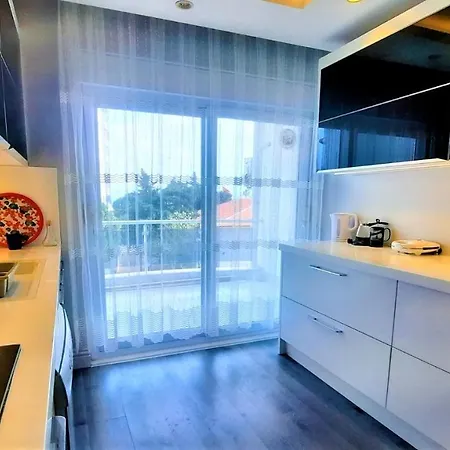 Furnished Flat Near Beaches In Muratpasa